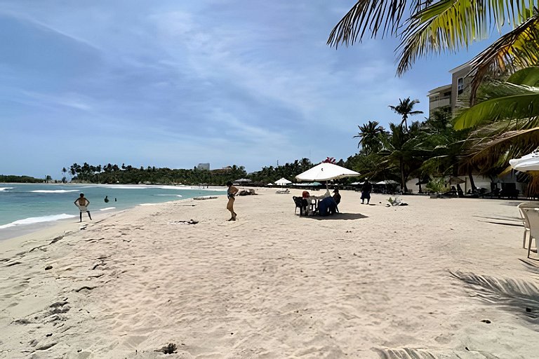 Beachside 1Bdrm Apt. Hidden Oasis with Pool & BBQ