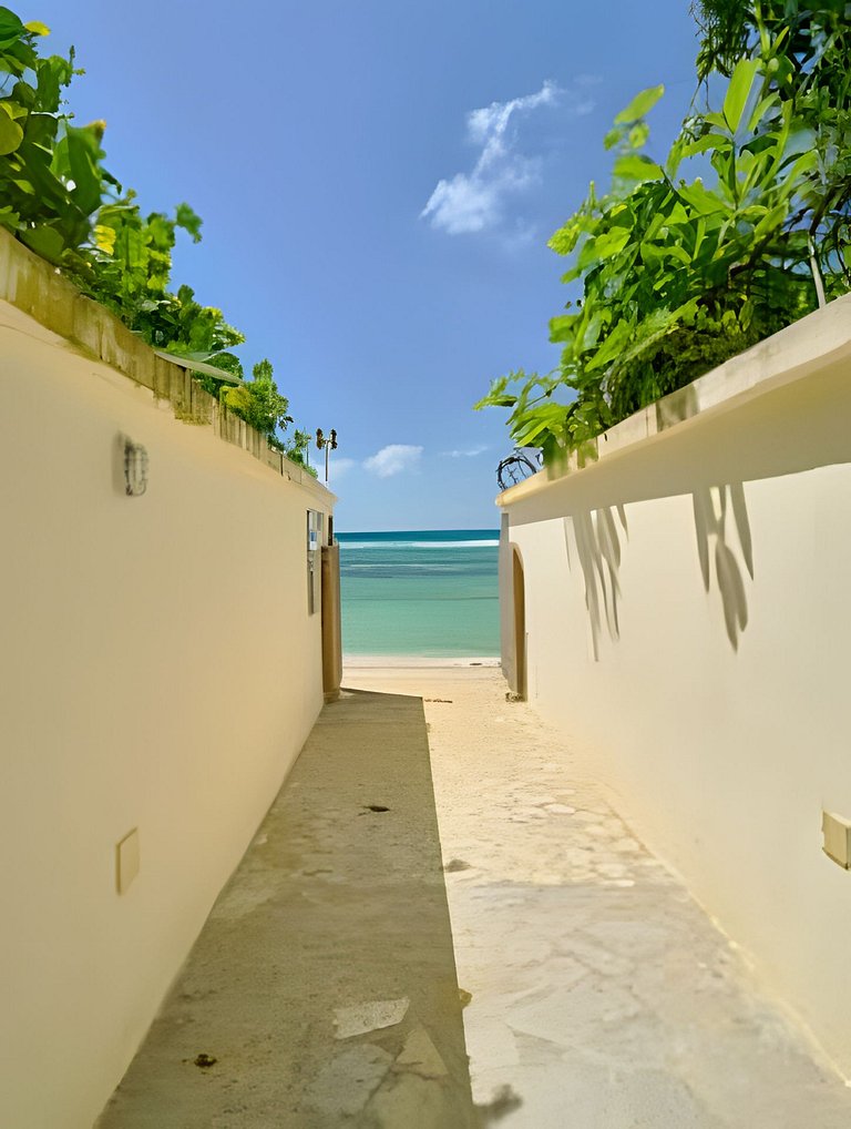 Costal View Apt. Walkable To Beach & Restaurants