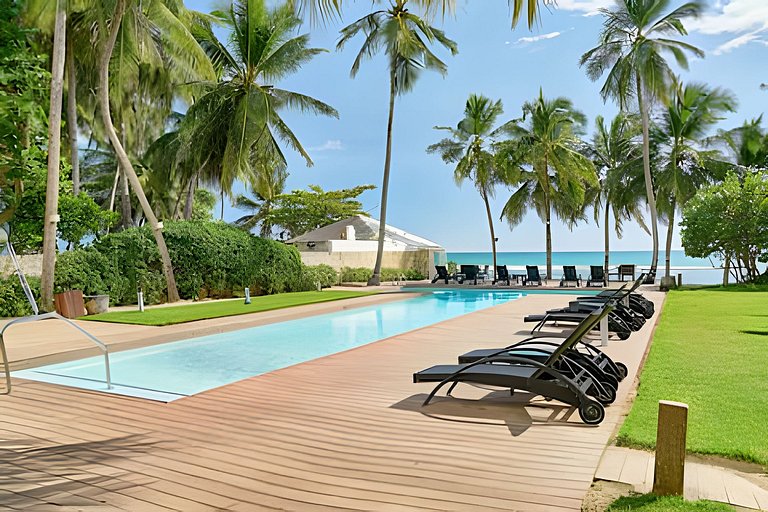 Beachfront cozy & huge Apartment for family trip