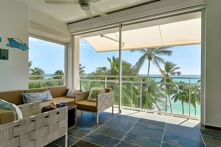 Beachfront cozy & huge Apartment for family trip