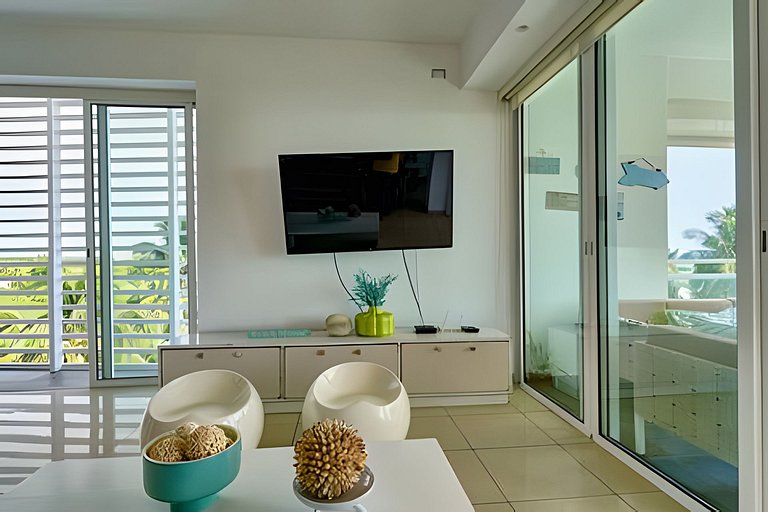 Beachfront cozy & huge Apartment for family trip