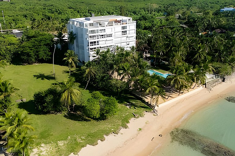 Beachfront cozy & huge Apartment for family trip