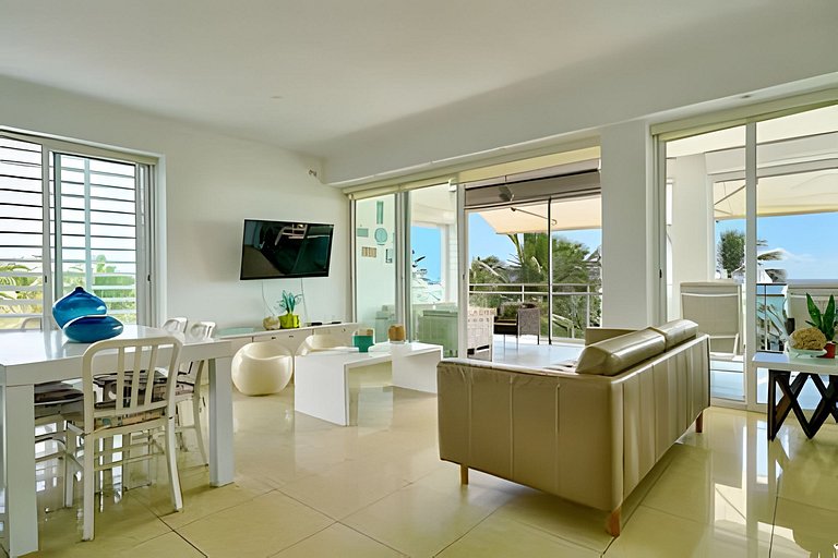 Beachfront cozy & huge Apartment for family trip