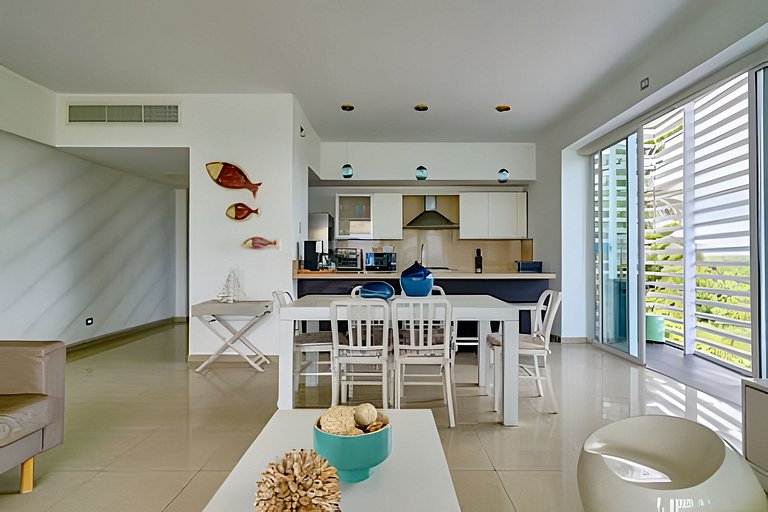 Beachfront cozy & huge Apartment for family trip