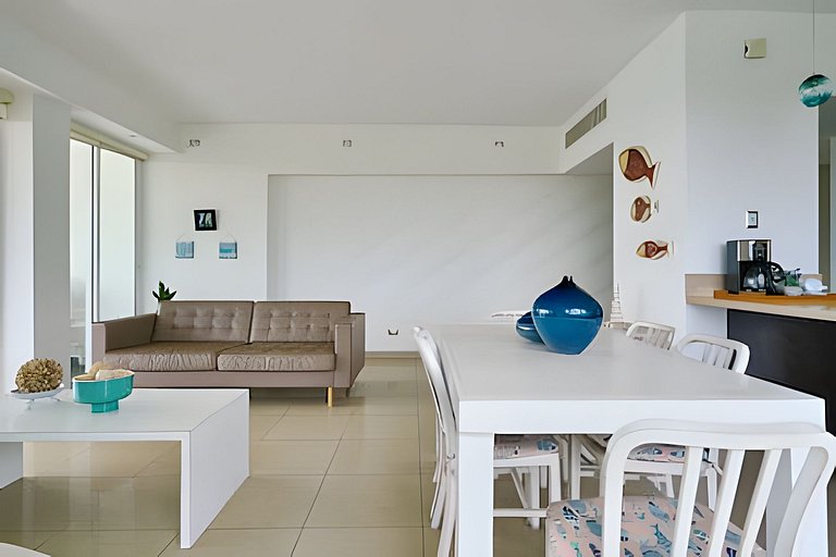 Beachfront cozy & huge Apartment for family trip