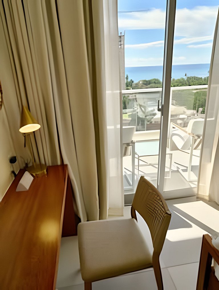 Costal View Apt. Walkable To Beach & Restaurants