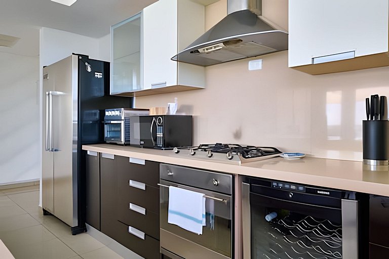 Beachfront cozy & huge Apartment for family trip