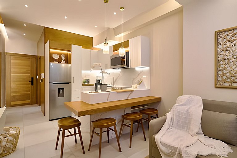Costal View Apt. Walkable To Beach & Restaurants