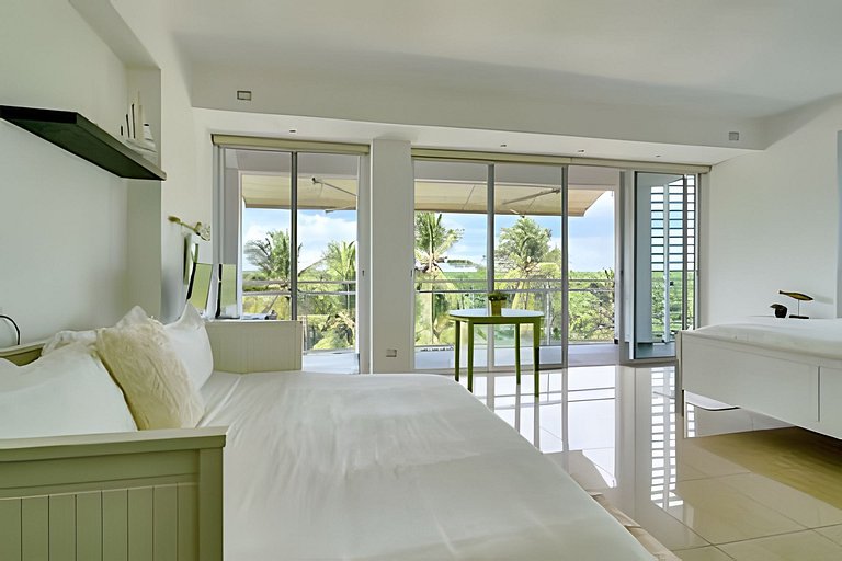Beachfront cozy & huge Apartment for family trip