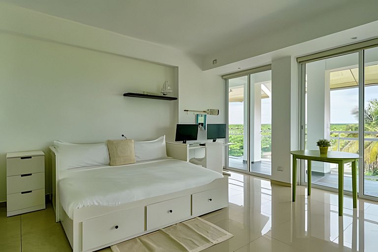 Beachfront cozy & huge Apartment for family trip