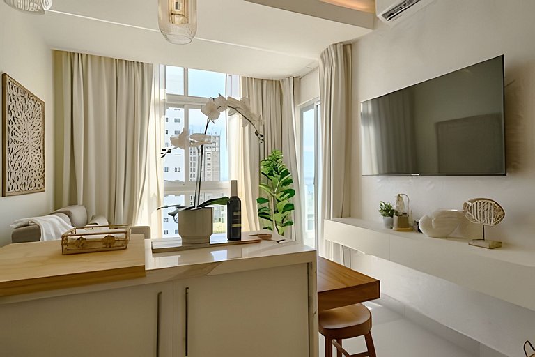 Costal View Apt. Walkable To Beach & Restaurants