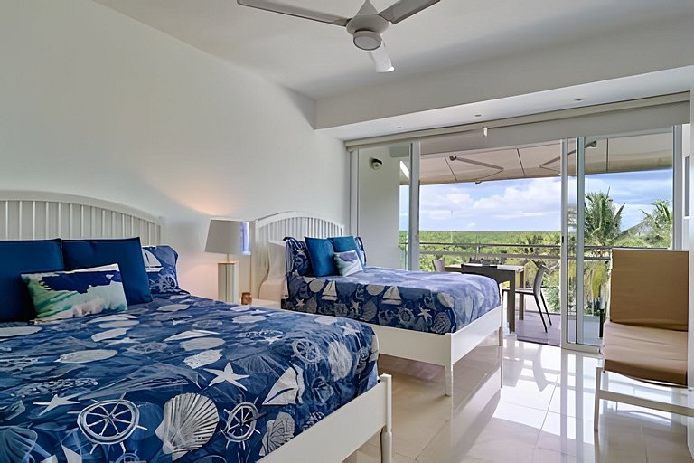 Beachfront cozy & huge Apartment for family trip