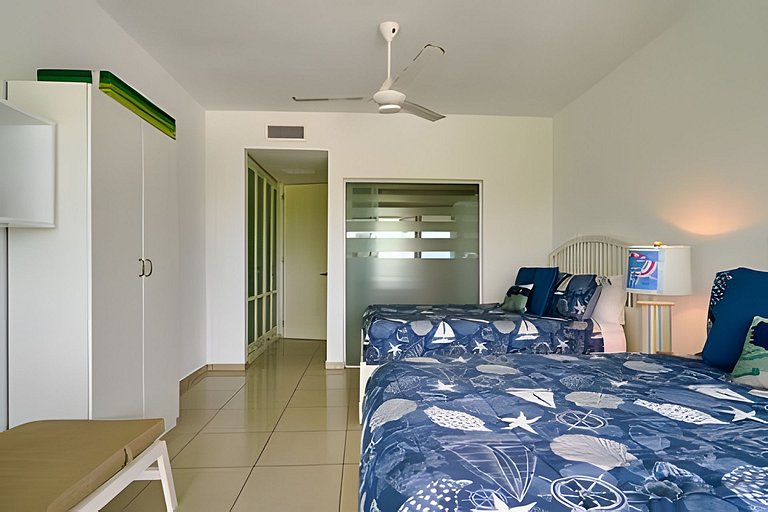 Beachfront cozy & huge Apartment for family trip