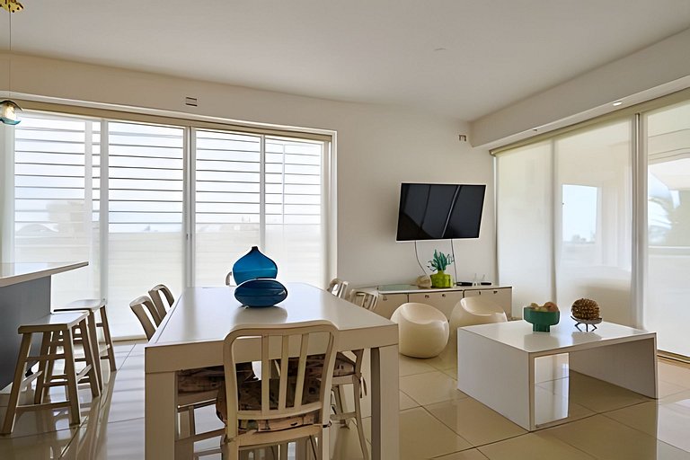 Beachfront cozy & huge Apartment for family trip