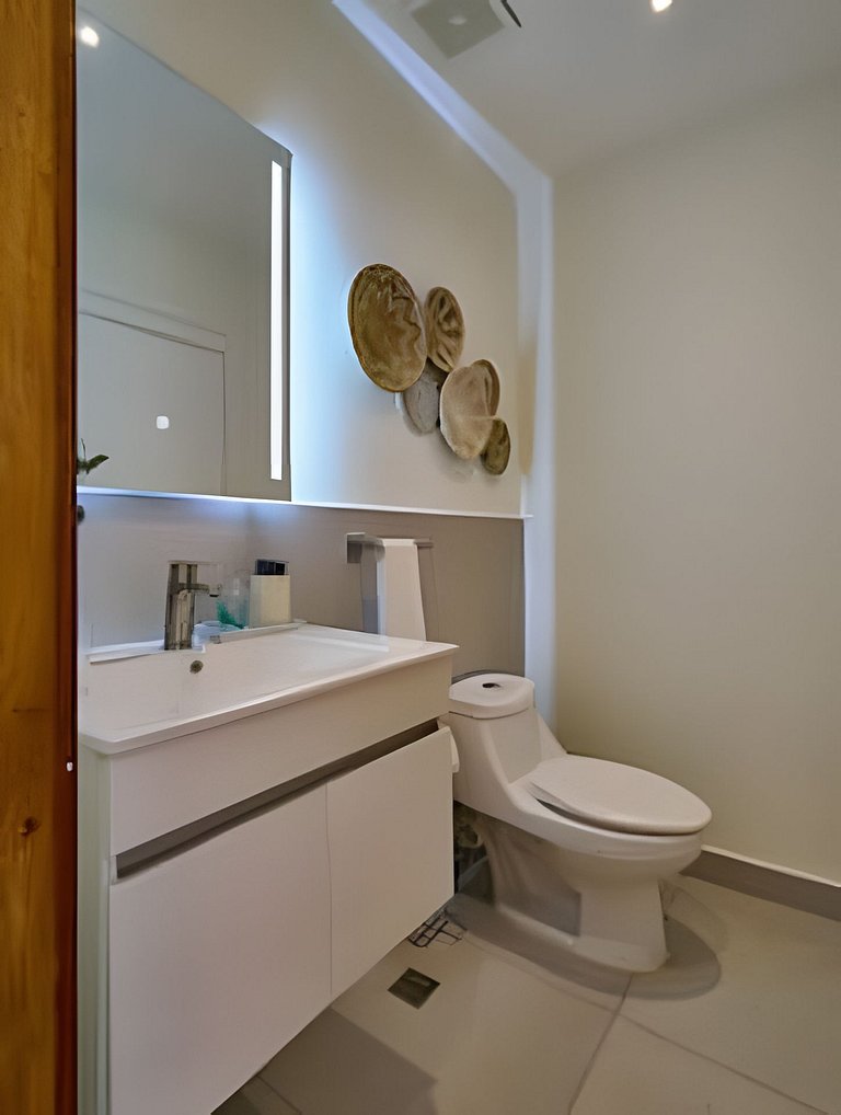 Costal View Apt. Walkable To Beach & Restaurants