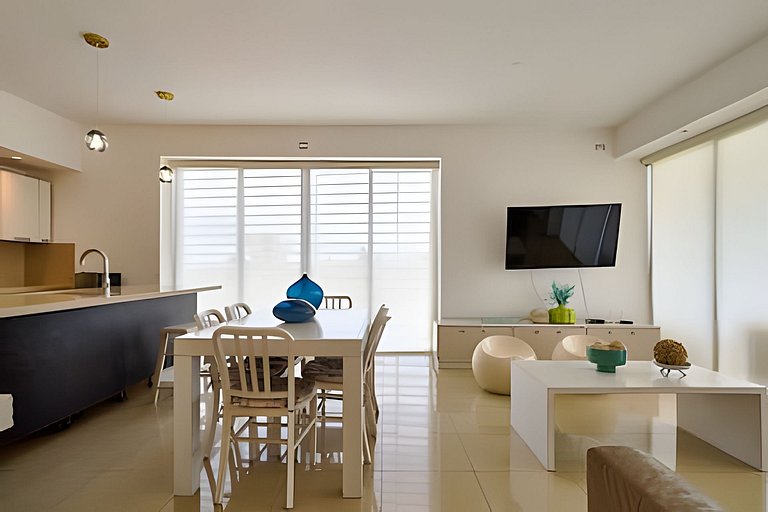 Beachfront cozy & huge Apartment for family trip