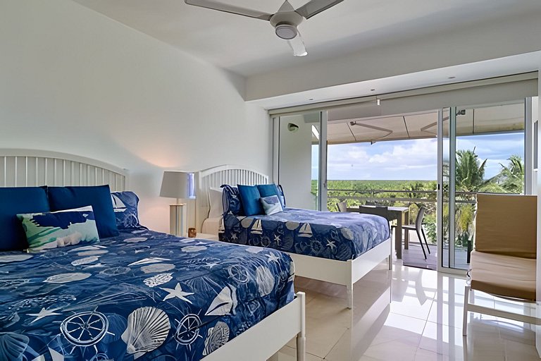 Beachfront cozy & huge Apartment for family trip