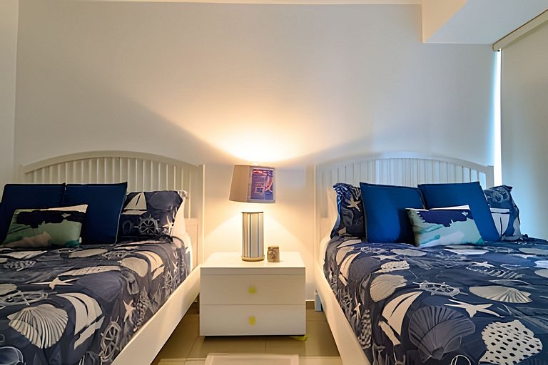 Beachfront cozy & huge Apartment for family trip