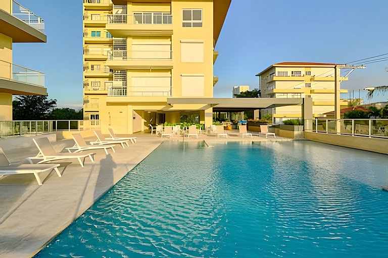 Costal View Apt. Walkable To Beach & Restaurants