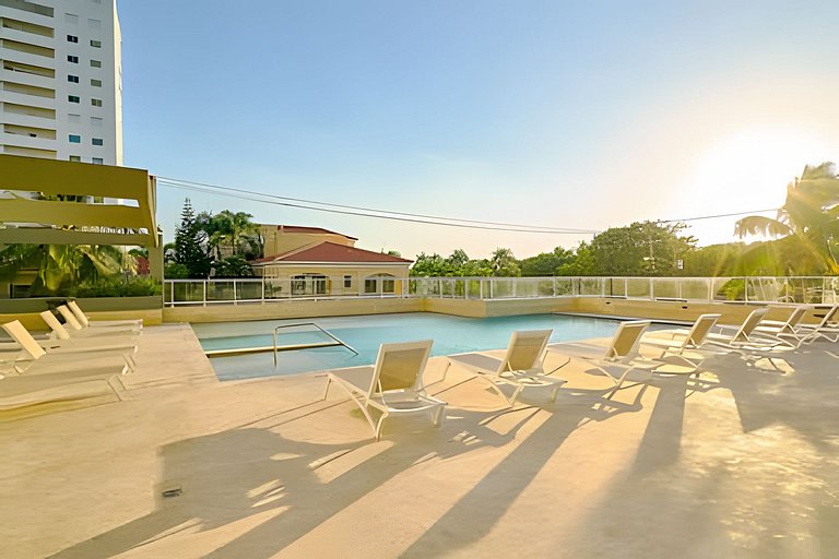 Costal View Apt. Walkable To Beach & Restaurants