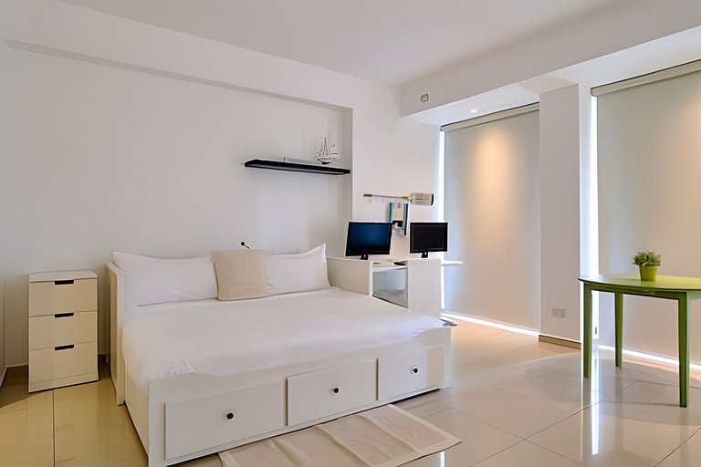 Beachfront cozy & huge Apartment for family trip