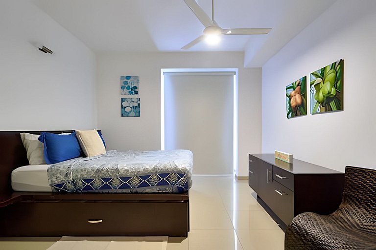Beachfront cozy & huge Apartment for family trip