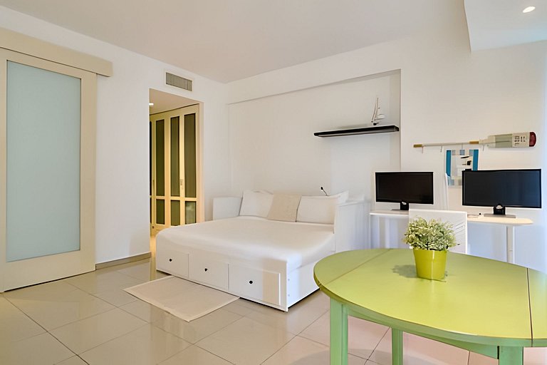 Beachfront cozy & huge Apartment for family trip