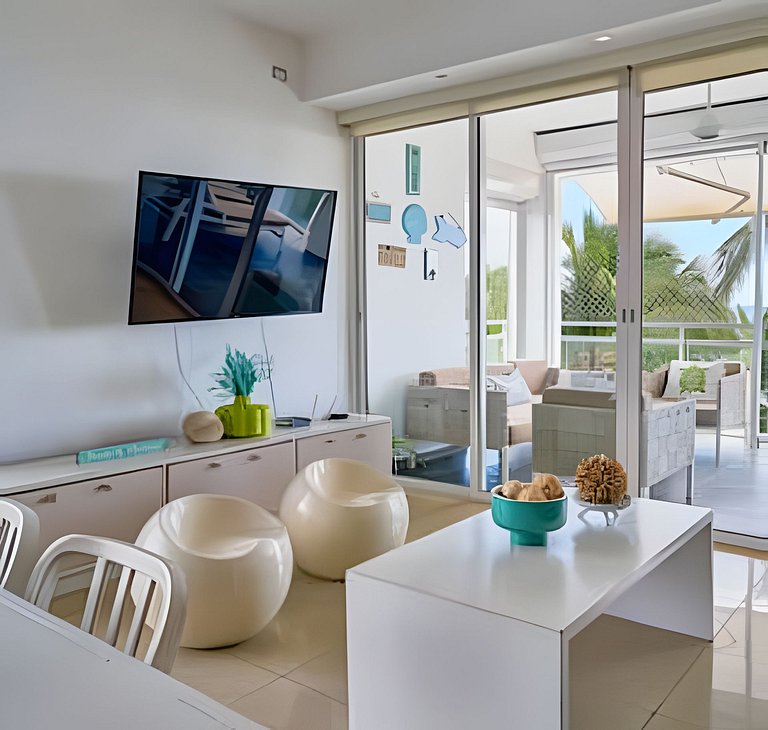 Beachfront cozy & huge Apartment for family trip
