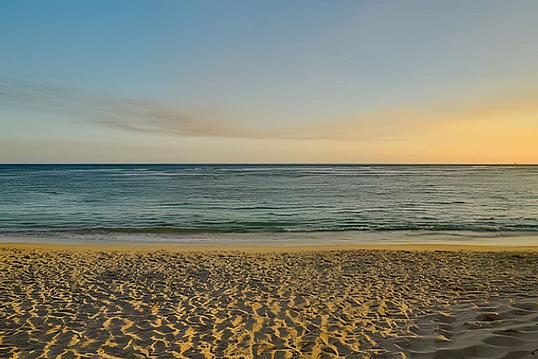 Costal View Apt. Walkable To Beach & Restaurants
