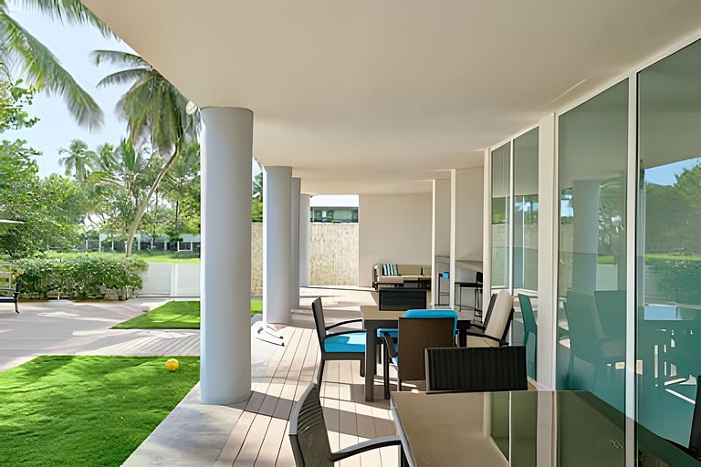 Beachfront cozy & huge Apartment for family trip