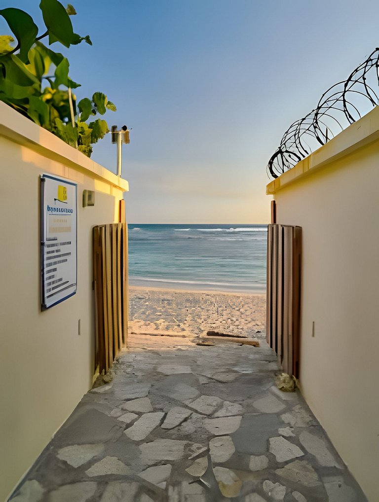 Costal View Apt. Walkable To Beach & Restaurants
