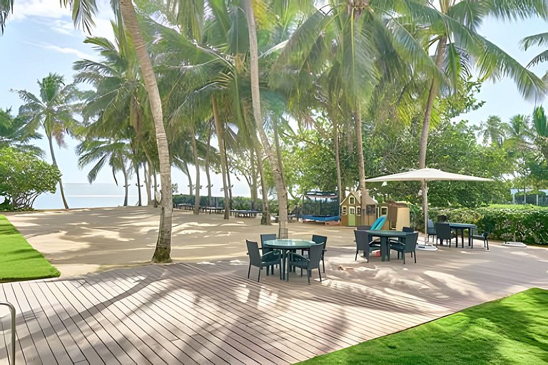 Beachfront cozy & huge Apartment for family trip