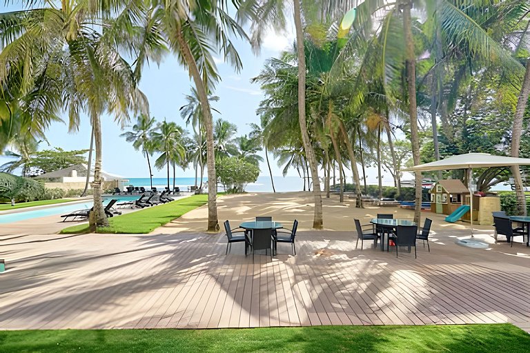 Beachfront cozy & huge Apartment for family trip