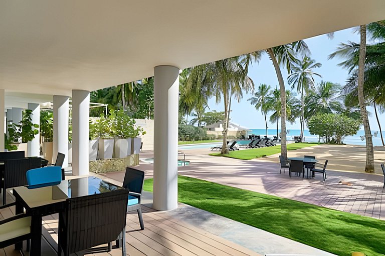 Beachfront cozy & huge Apartment for family trip