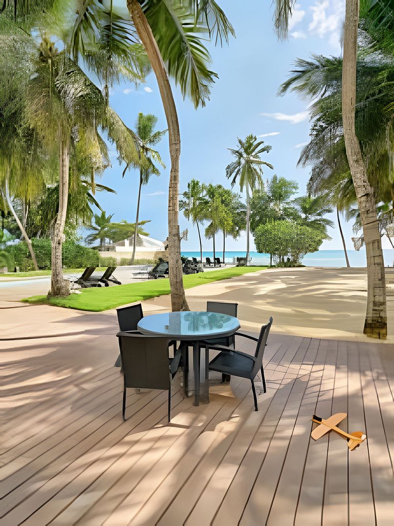 Beachfront cozy & huge Apartment for family trip