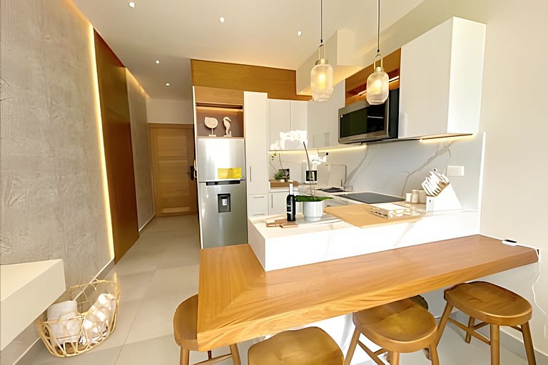 Costal View Apt. Walkable To Beach & Restaurants