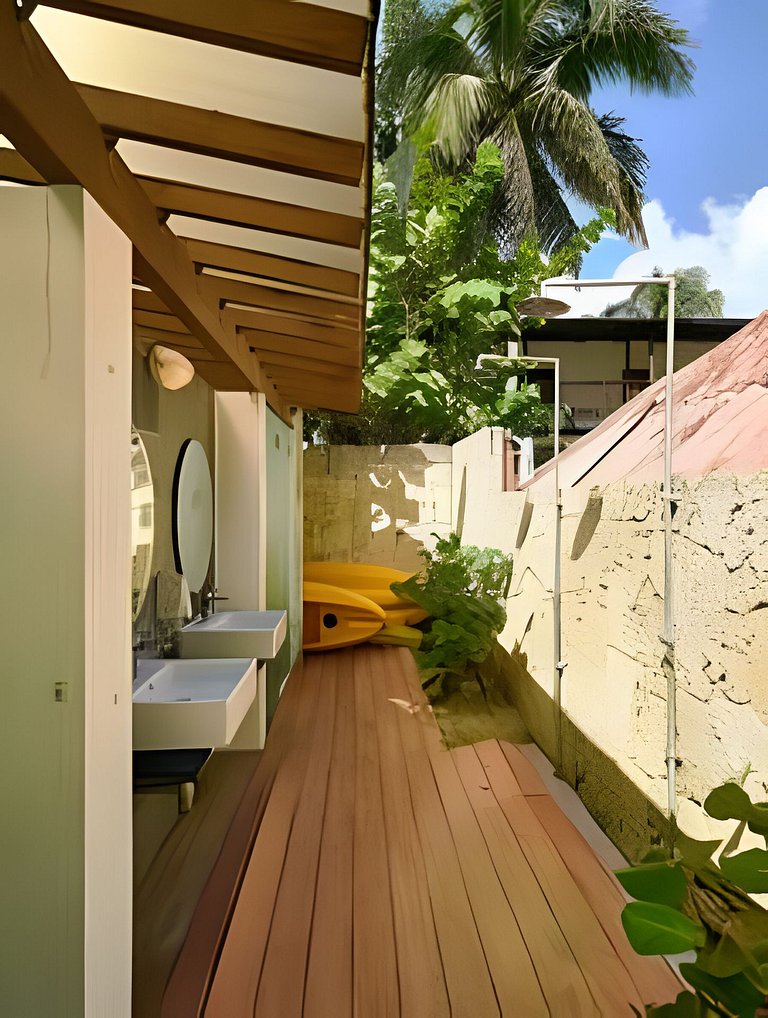 Beachfront cozy & huge Apartment for family trip
