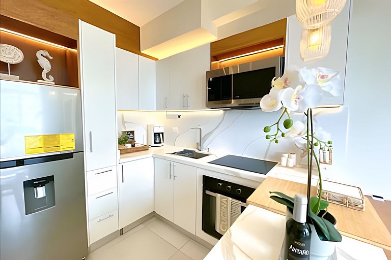 Costal View Apt. Walkable To Beach & Restaurants