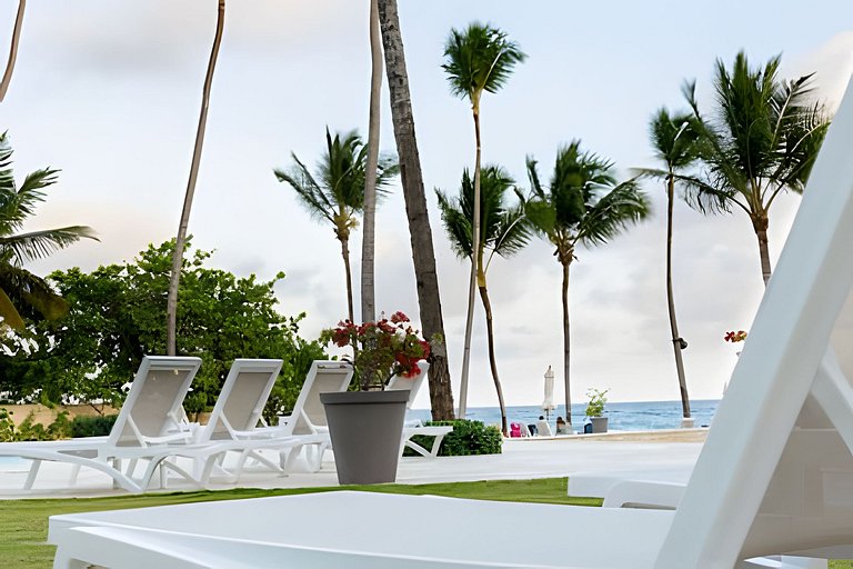 Caribbean Sunscape Beachfront Apartment