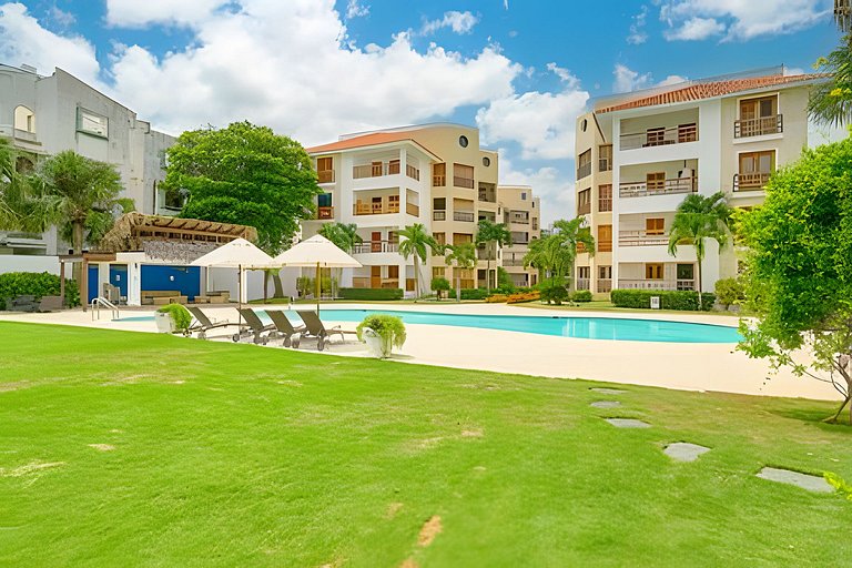 Caribbean Idyllic Vacation at Beachfront 1-BR Apt.