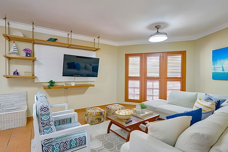 Caribbean Idyllic Vacation at Beachfront 1-BR Apt.