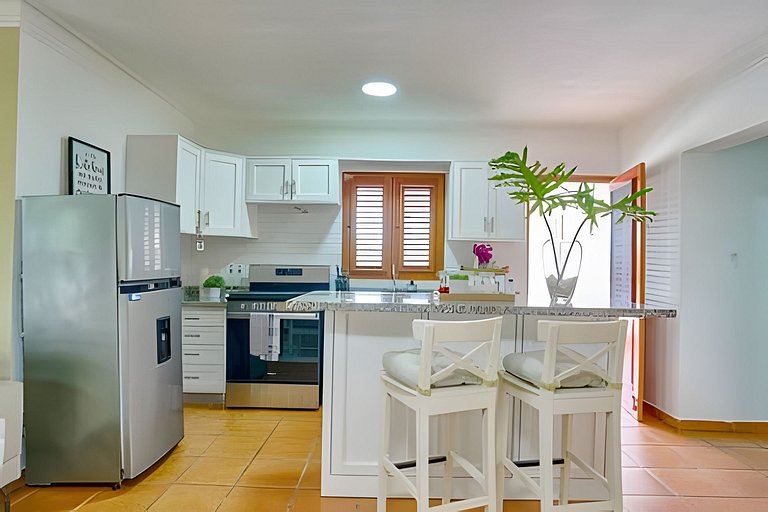 Caribbean Idyllic Vacation at Beachfront 1-BR Apt.