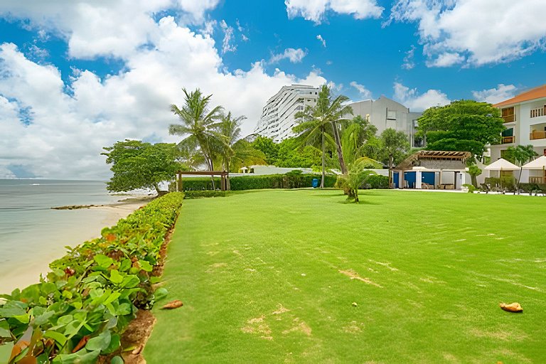 Caribbean Idyllic Vacation at Beachfront 1-BR Apt.