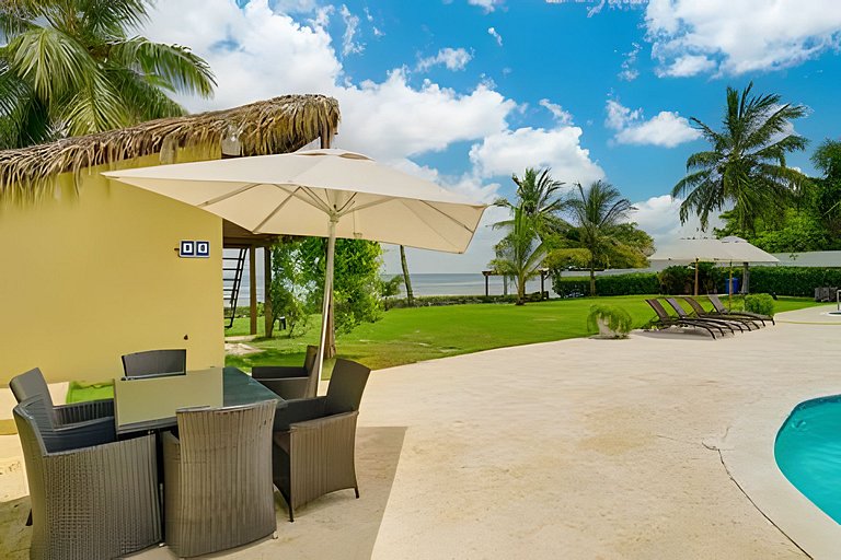 Caribbean Idyllic Vacation at Beachfront 1-BR Apt.