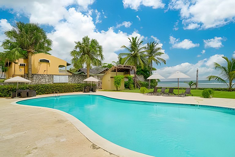 Caribbean Idyllic Vacation at Beachfront 1-BR Apt.