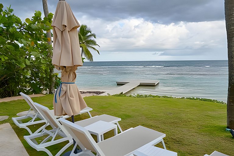 Caribbean Ocean View, 2BDRM Beachfront Apartment