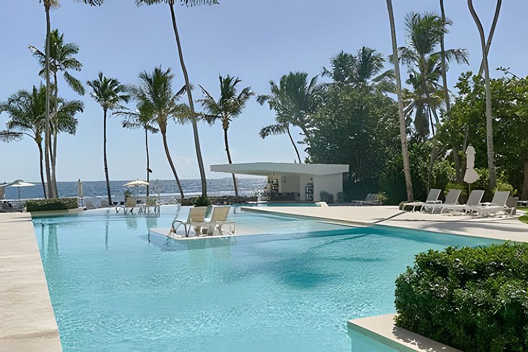 Caribbean Ocean View, 2BDRM Beachfront Apartment