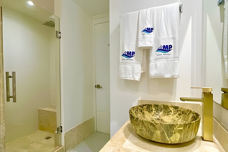 Caribbean Ocean View, 2BDRM Beachfront Apartment