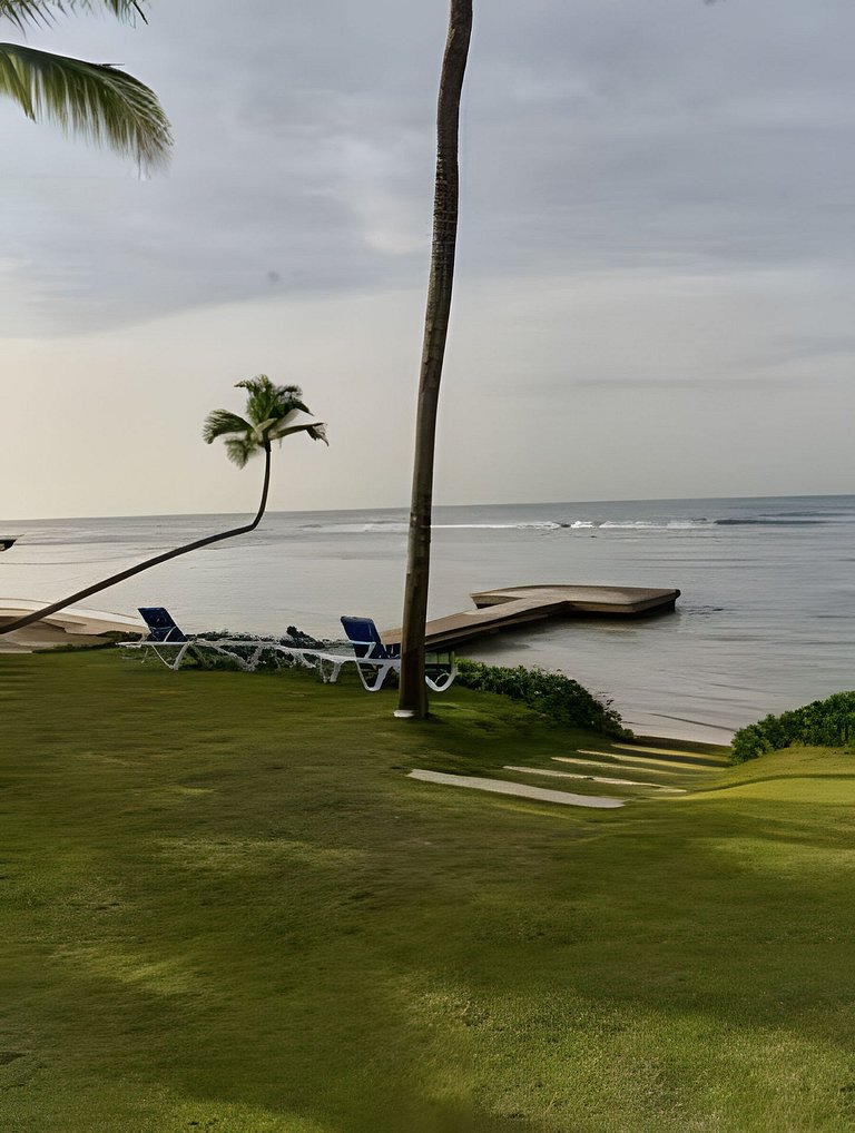 Caribbean Ocean View, 2BDRM Beachfront Apartment