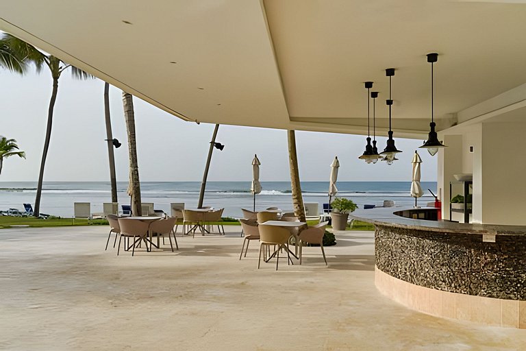 Caribbean Ocean View, 2BDRM Beachfront Apartment